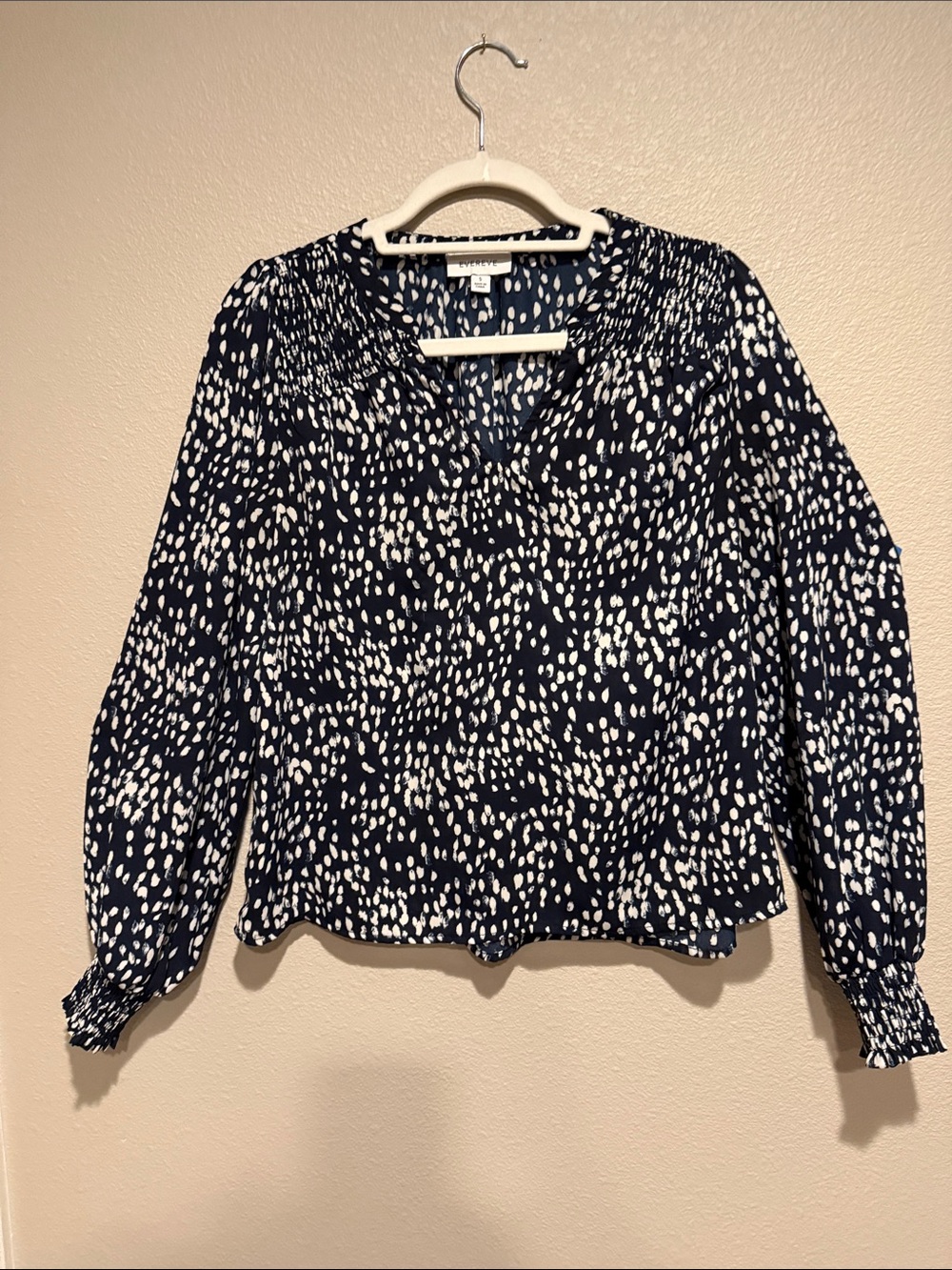 Evereve Navy & White Printed V-Neck Blouse Top. Flowy Boxy Career Wear Size S